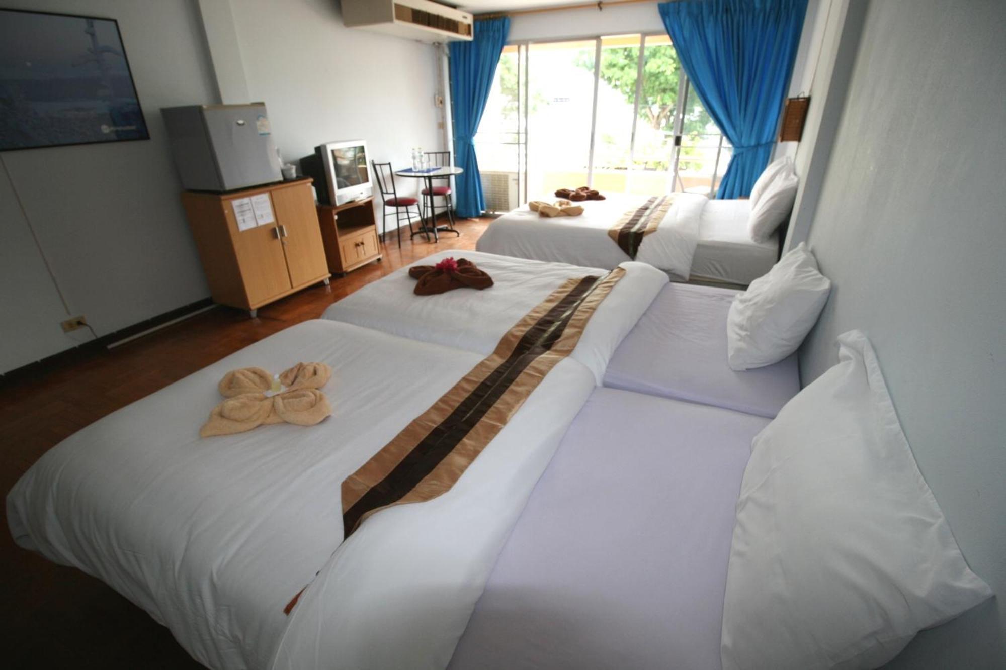 Beachfront Hotel Cha Am Cha-Am Room photo