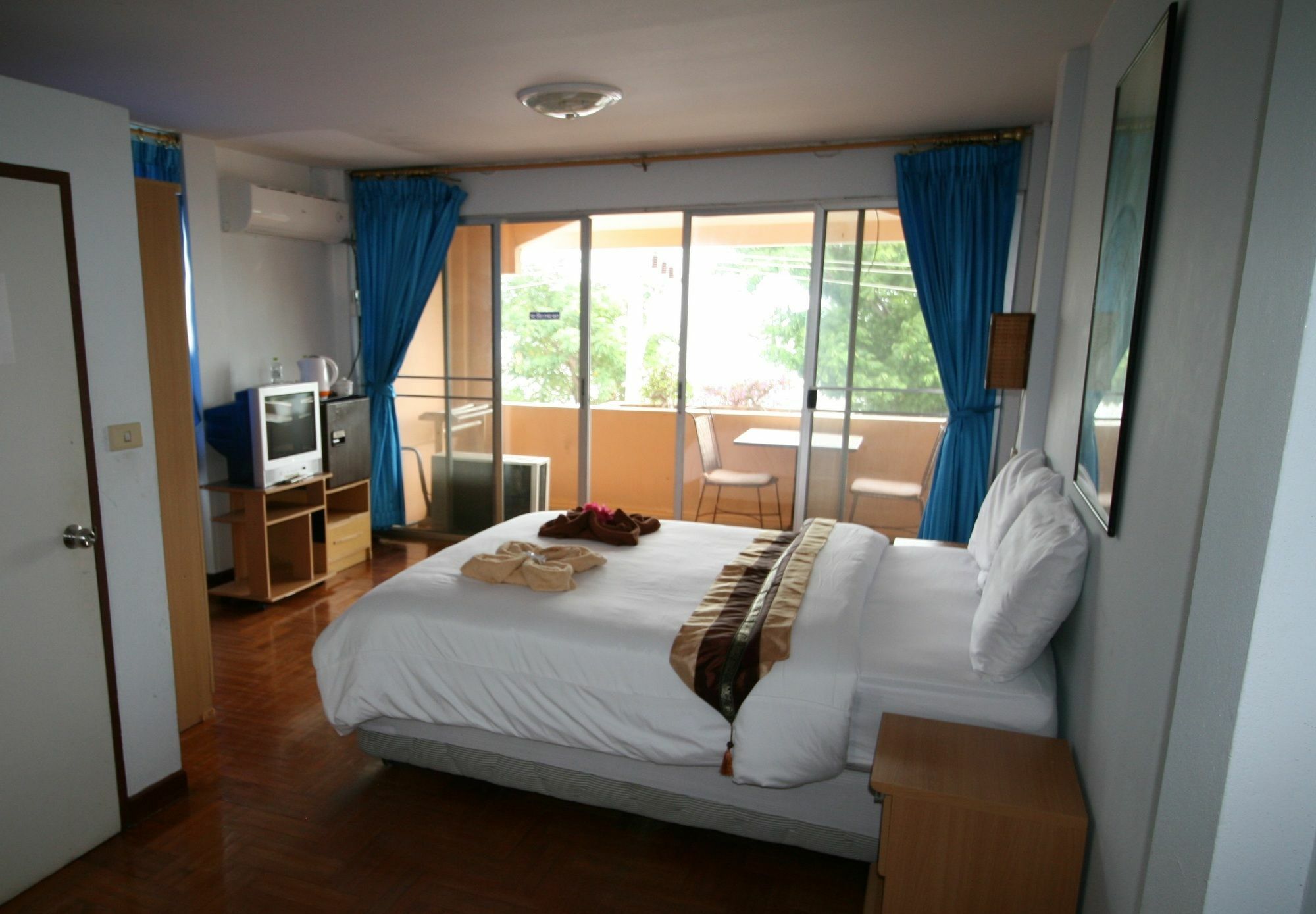 Beachfront Hotel Cha Am Cha-Am Exterior photo